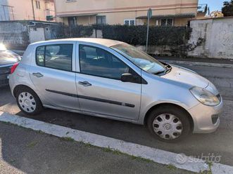 renault clio benzina del 2007 con 184.000 km