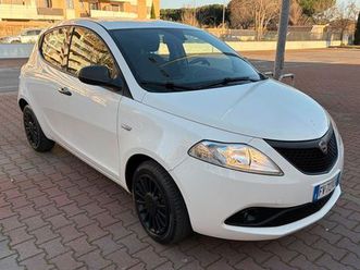lancia ypsilon 1.2cc 5 posti