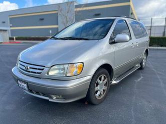 2001 toyota sienna xle - clean title -7-seater - moon roof