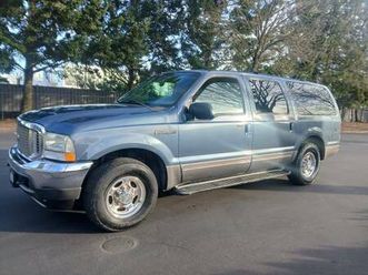 2002 ford. excursion xlt 8 passenger.