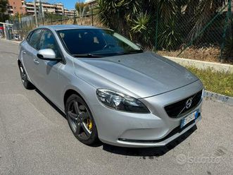 volvo v40 d3 momentum 2.0 5 cilindri 150cv