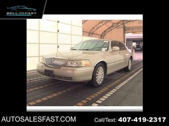 used 2005 lincoln town car signature