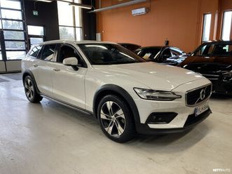 d4 awd aut ** 1 om suomi-auto / webasto / koukku / bowers&wilkins / sporttinahat / p. kamera / pilot assist / blis /