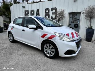peugeot 208 1.6 bluehdi - 75 entreprise access