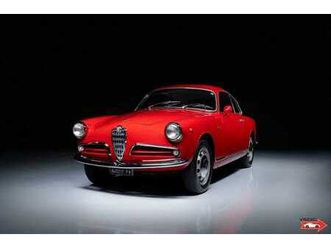 alfa roméo giulietta sprint 1300 - rosso alfa avec un intérieur en tissue gris
