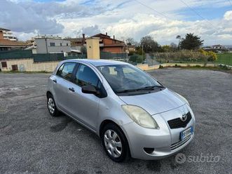toyota yaris 1.0 5 porte