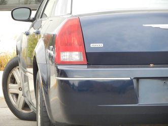 2005 chrysler 300 touring awd 4dr sedan