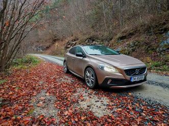 utilizat volvo v40 2013 - 11 999 eur, 133 546 km - autovit.ro