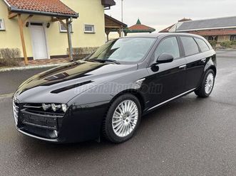 alfa romeo 159 sw 2.0 jtdm 16v distinctive xenon bőr 17 coll alufelni