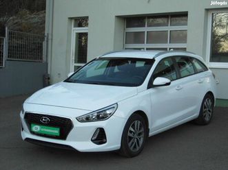 hyundai i30 cw 1.4i business szervizkönyv-ülés...