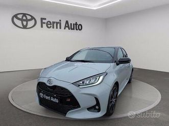 toyota yaris 1.5h 130 gr sport