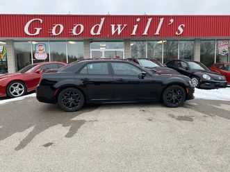 2023 chrysler 300 s awd, leather, sunroof, remote start!