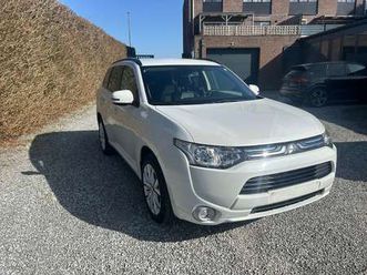 outlander 2.2 di-d 4wd/ garantie 12mois/carpass/ct