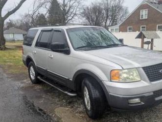 2004 ford expedition xlt 3 row of seats