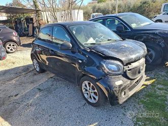 smart forfour 70 1.0 benzina manuale sinistrata