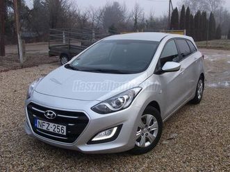 hyundai i30 cw 1.4i comfort 2-kulcs.8-kerék.klíma.tel-kihangosító.tolatókamera.menetfény.el-ablakok.usb.aux