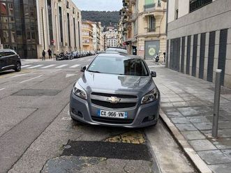 je vends ma voiture personnelle. très bon état, huile et filtres changés récemment. pour plus d'informations,