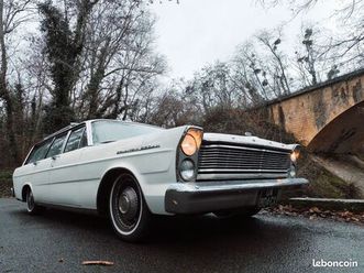 ford country sedan v8