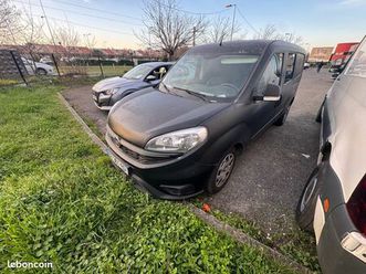 fiat doblo 5 places