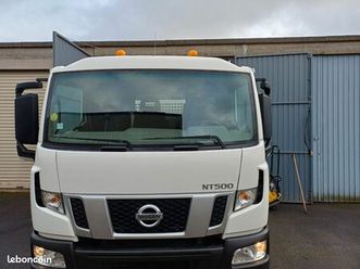 camion benne nissan