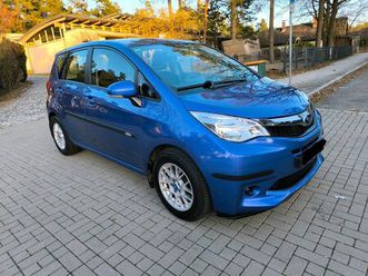 toyota verso s . subaru trezia