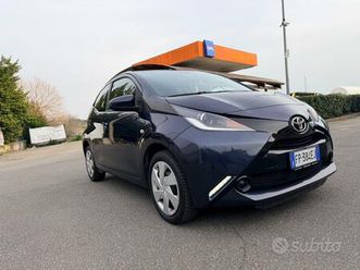 toyota aygo 1.0 vvt-i 69 cv 5 porte x-play