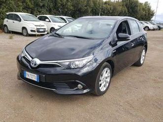 auris ii 2015 1.8h active cvt my17