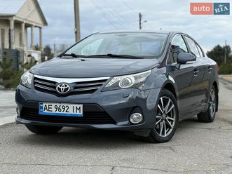 toyota avensis 2012