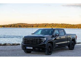 gmc sierra 1500 denali crewcab 4wd all black automatik, 2025 god.