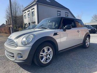 1.6i benzine,airco,sensoren,cruise control,alu...