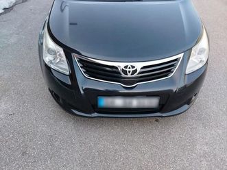 tayota avensis 2.0 2-4d kombi 2010