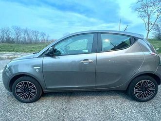 lancia ypsilon 2023 benzina hybrid