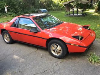 pontiac fiero 1986, 2m4, 4 cyl, rouge, 100000km,
