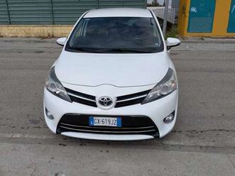 1.6 d-4d 7-sitzer start/stop skyview edition