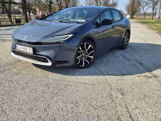 toyota prius 2.0 phev plug-in automatik solar