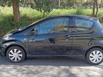 toyota aygo 1.0 outubro/12