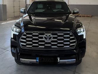 toyota sequoia capstone