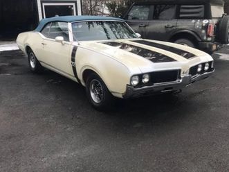 1969 oldsmobile cutlass 442 no rips, cracks, or tears no rust 3 stage paint