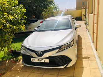 used toyota camry 2.5l le hybrid (212 hp) 2020