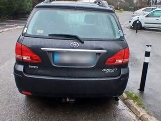 toyota avensis 7 places propre