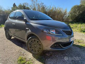 lancia y 2023 1.0 hybrid 53000km