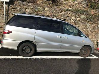 vendesi toyota previa 7 posti da collaudare