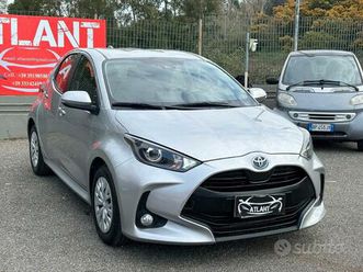 toyota yaris 1.5 hybrid 5 porte active