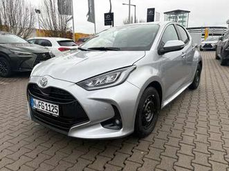 toyota yaris 1.5 hybrid teamplayer comfort+safety-paket