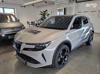 alfa romeo junior 1.2 e-dct6 mhev 145 km speciale