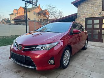 toyota auris 2.0