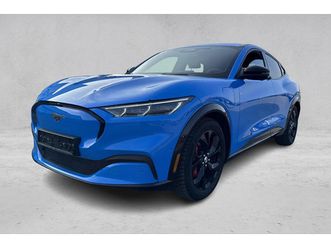 range/540km wltp/awd/r.kamera/skinn/carplay++