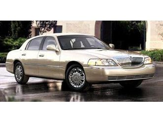 used 2011 lincoln town car signature
