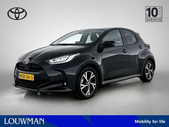 toyota yaris 1.5 hybrid dynamic | stoel / stuurwielverwarming | navigatie | parkeersensoren | nh / mevr. van houten hk 20-3