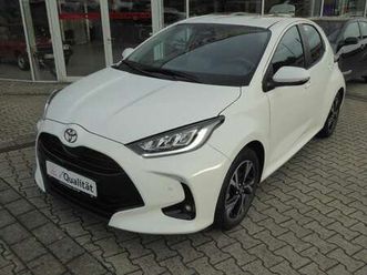 toyota yaris 1.5h teamplayer+comfort+safety-paket